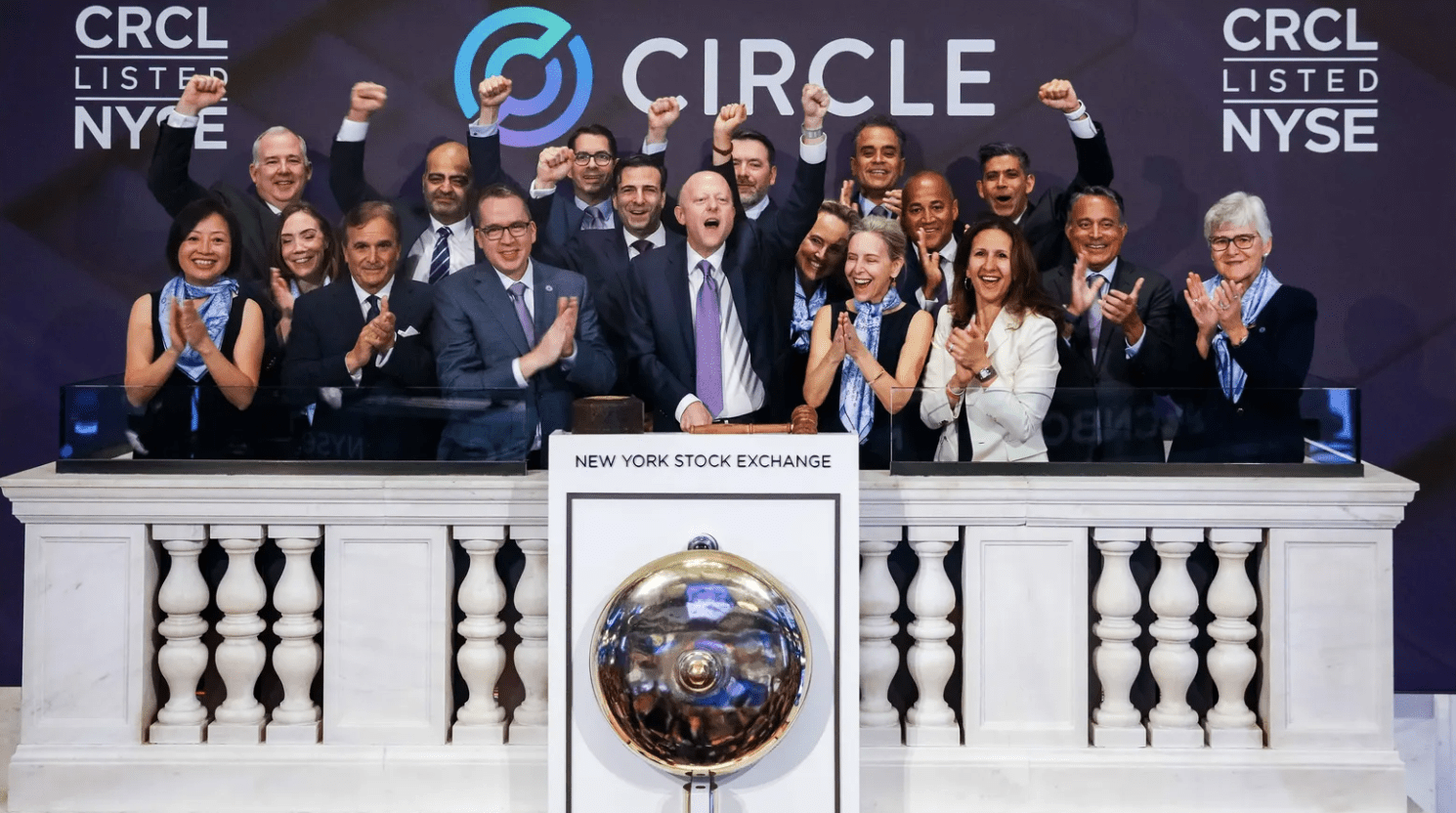 circle team photo